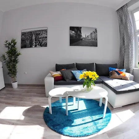 Long Street Apartment *